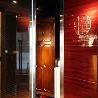 牛の達人　Private 西新宿店 - ビルの外階段を上ると、すぐに店舗が現れる。