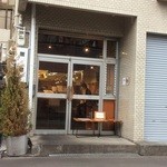 人類みな麺類 - 仕度中の店前