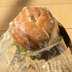 Honey's Bagel 久我山Base - エビ、アボカド、サーモンのサンド