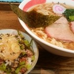 麺壱 吉兆 - 中華そば＋そぼろご飯＝770円