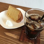 ネヅシフォン - シフォンケーキ（350円）とアイスコーヒー（450円）