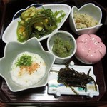 Tsukasaya Ryokan - 小さなお皿におかずがいっぱい。
                      