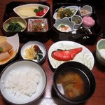 つかさや旅館 - 朝食。いっぱい並んでうれしいじゃないですか！