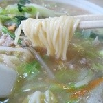 新華苑 - 寒いときにおいしい味噌ラーメン。