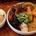 奥芝商店 八王子田代城 - 海老の宝石箱に納豆と舞茸をトッピング