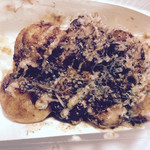 丸幸水産 - たこ焼きは 木綿豆腐の柔らかさ？
粉に出汁がきいてなくて、玉子は？
ソースの味で美味しく食べるたこ焼きでした(^o^)