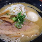 広島らーめん　平の家 - 豚骨しょうゆラーメン