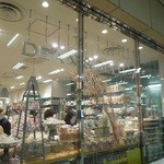 DEAN & DELUCA MARKET STORES - 外観　駅構内がわから