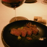 龍のひげ - 炙りステーキ、赤グラス16.4