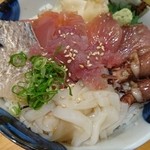 鮮魚・お食事処 山正 - めじ鮪、イカ、ホタルイカ、すきみ、太刀魚炙り