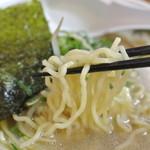 八兵衛 - 八兵衛・牛骨ラーメン 麺近影(2016.04)