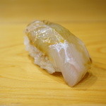 石山寿司 - 鮃・・中に雲丹が入ってました。