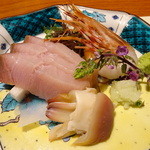 ラビスタ阿寒川 - 造里（寒鰤、北寄貝、ボタン海老）
      