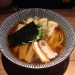 中華soba いそべ - 特製わんたん麺(黒旨)