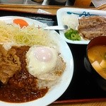 松屋 - 新しく始まった、坦々エッグプレート大盛りに牛焼肉の単品を追加、俺、これ好きかも。
豚汁に変更したのは、いうまでも