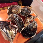 岩ガキ小屋 - この日は３個で1200円