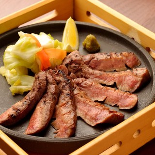 厚切り牛たんの炭火焼き！仙台に来たらコレ！