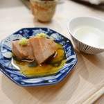 日本橋蛎殻町 すぎた - あん肝には日本酒（新政）を添えて