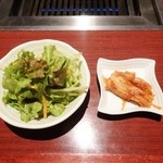 焼肉おもてなし - サラダ、キムチ