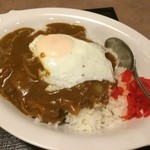 天壇 - 【2016年03月】目玉カレーとオニオンサラダ（うどんを選択）の目玉カレーのアップ。