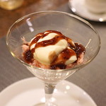 レンゲ - 豆腐のクレームダンジュ　苺とヨーグルトのグラニテ、タスマニア産ボイセンベリーがけ