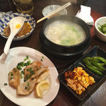 肉汁水餃子 餃包 - 2016年4月。餃包は4個590円。