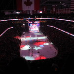 Rosa Mexicano - はでな照明のもと試合開始