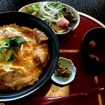 名古屋コーチン・旬菜 一鳳 - 極上親子丼(サラダ、みそ汁、香の物) 1,500円