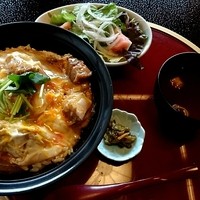 名古屋コーチン・旬菜 一鳳 金山本店 - 極上親子丼(サラダ、みそ汁、香の物) 1,500円