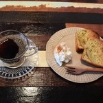 マルクカフェ - りんごと紅茶のホットパウンドケーキ＆珈琲セット900円