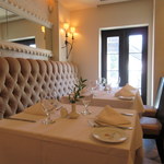 Matisse - 白とベージュの内装