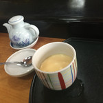 一心寿司 - 2016年4月。ランチ握りには茶碗蒸しとみそ汁付き。