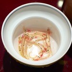 鮨処 おだじま - お通しは白魚踊り食い、酢醤油でいただきました。