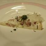 北島亭 - 2016.04　玉ねぎたっぷりのピザ