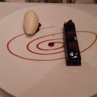 Benoit Alain Ducasse - ショコラとキャラメルのブノワ風と牛乳のアイスクリーム