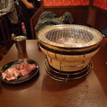 Shinjuku Omoide Yokochou Sakaba Jounetsu Horumon - 七輪とお肉