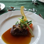 メインダイニングルーム 三笠 - 国産牛フィレ肉のステーキ、茸を添えて、マデラソース