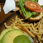 クアアイナ - アボカドバーガーセット＋チーズ(JAF)