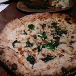 鯛とほうれん草のピザ