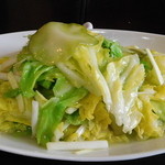 Restaurant μ - 春キャベツとフレッシュザーサイの炒め　取分けて