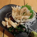 Tomakomai Shinsen Uoichiba - 活ホッキ貝の刺身