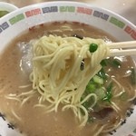 丸星ラーメン - 麺は中細麺