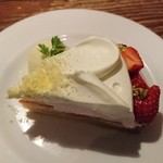 マザームーンカフェ - 本日のスペシャルケーキ：イチゴのムース（630円）