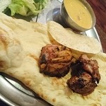 印度料理シタール - タンドーリランチセット・バターチキンカレー
      シタールのバターチキンは他店には無いまろやかさとスパイスで魅了！！辛いカレーが苦手な人にもオススメ！辛いカレー好きも一度は食べてみて欲しいお店の人気メニュー