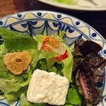 印度料理シタール - ラディッシュやスライスガーリックが入ってます。シタールでサラダ？？って思ったそこのあなた～素材のいいお店はサラダも最高ですヨ！