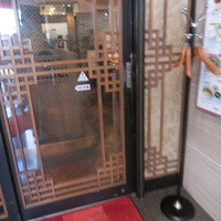 焼肉 香龍園 - 1F席はこの先に！