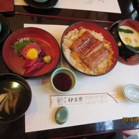 鰻割烹 伊豆栄 梅川亭 - うなとろ重