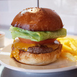 No.18ダイニングバー - チェダーチーズハンバーガー(1000円)