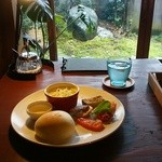 最初に登場した「前菜の盛り合わせ」です。