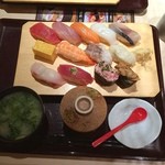 Sushi Uogashi Nihonichi - ランチは特盛にぎり＠980円をいただきました（＾Ｏ＾）